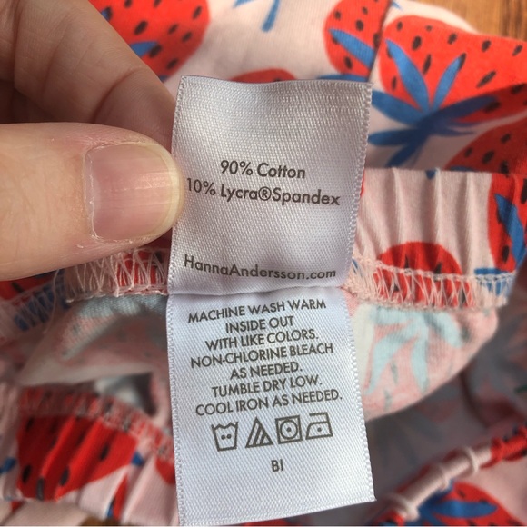 Hanna Andersson | Cropped Strawberry Leggings - Picture 5 of 5